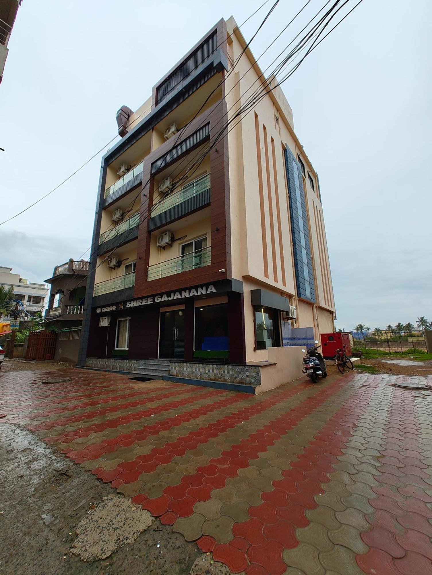 Grg Shree Gajanana Near Sea Beach Hotel 4*