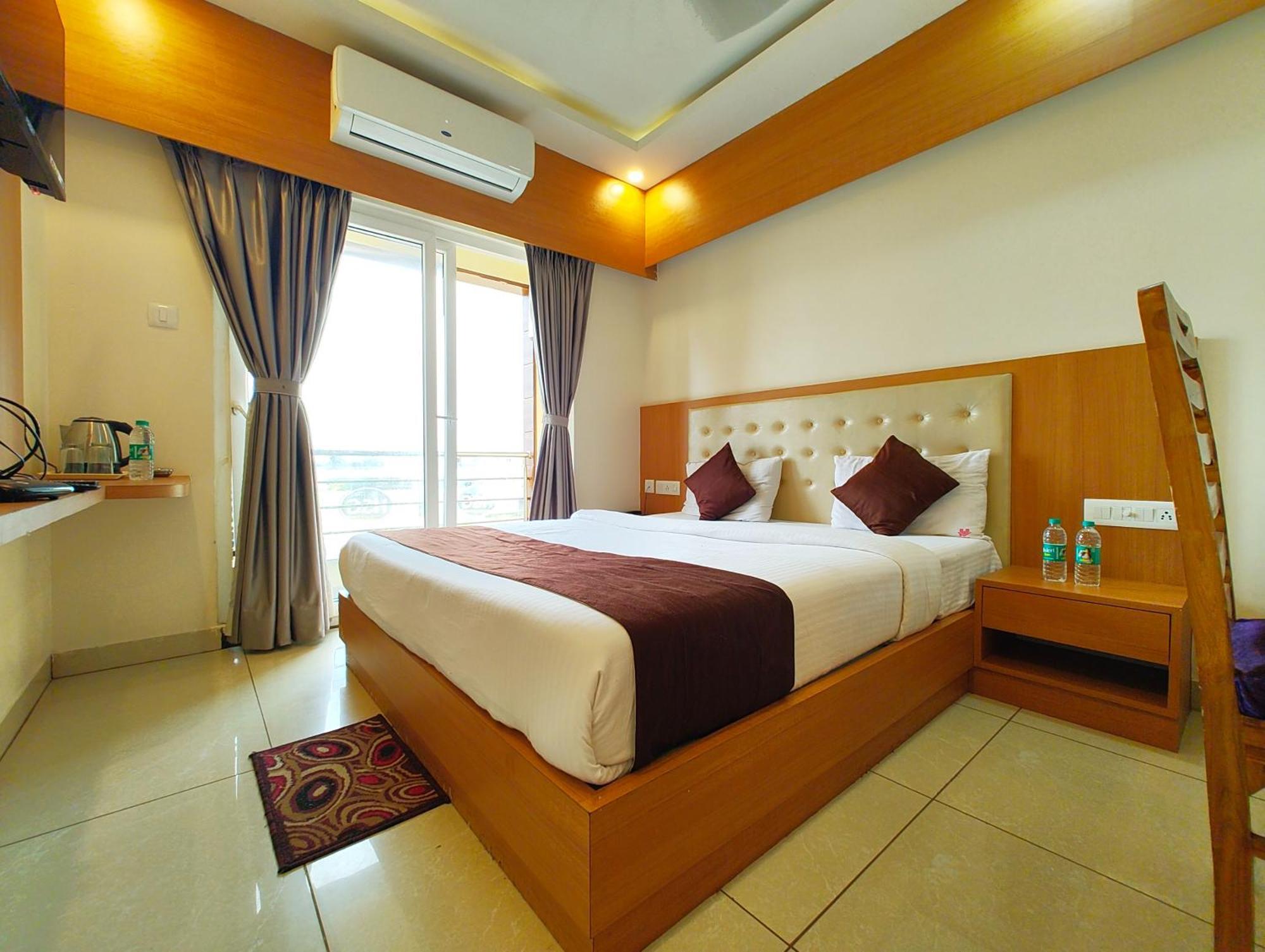 Grg Shree Gajanana Near Sea Beach Hotel 4*