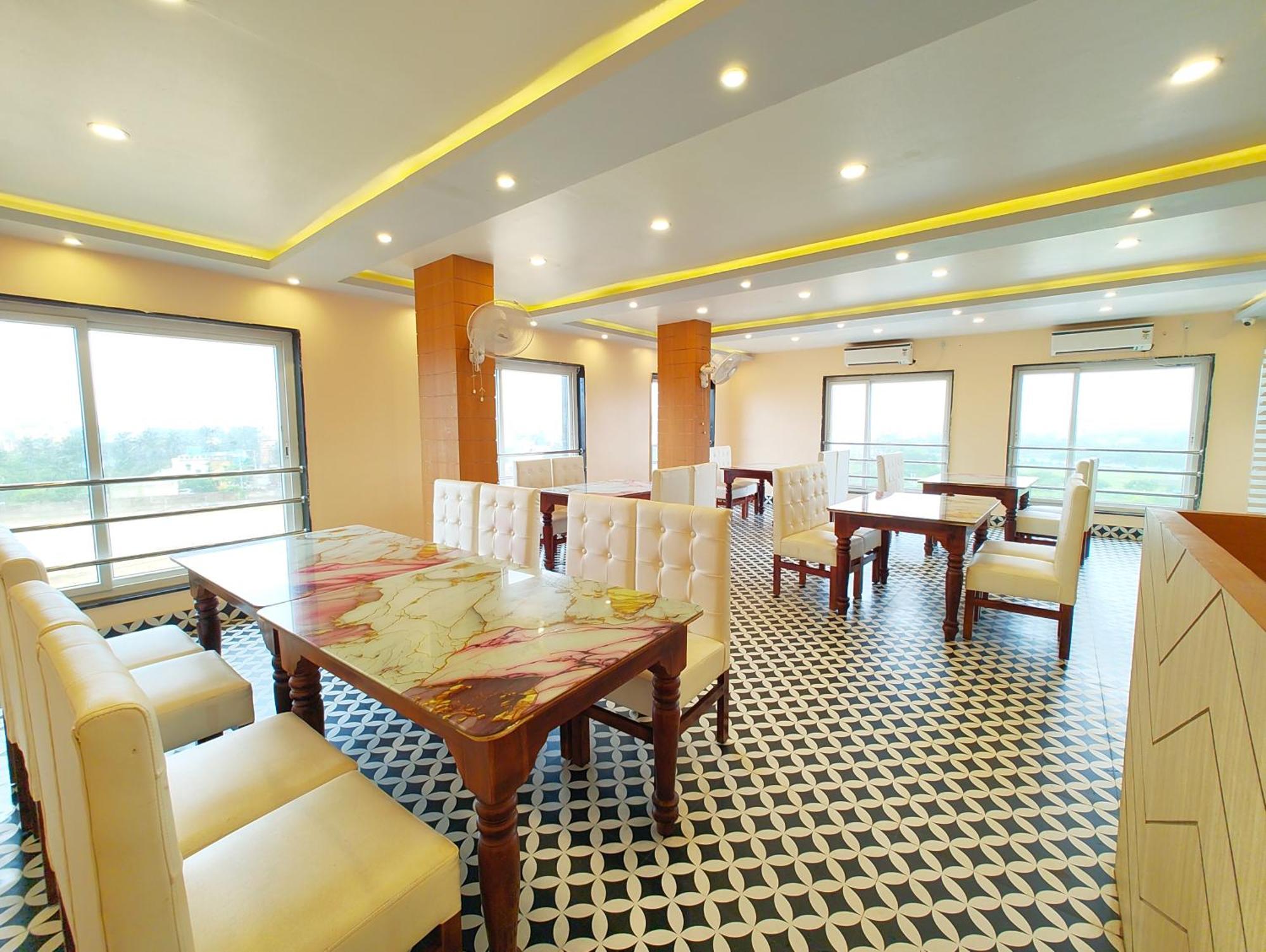 Grg Shree Gajanana Near Sea Beach Hotel 4*