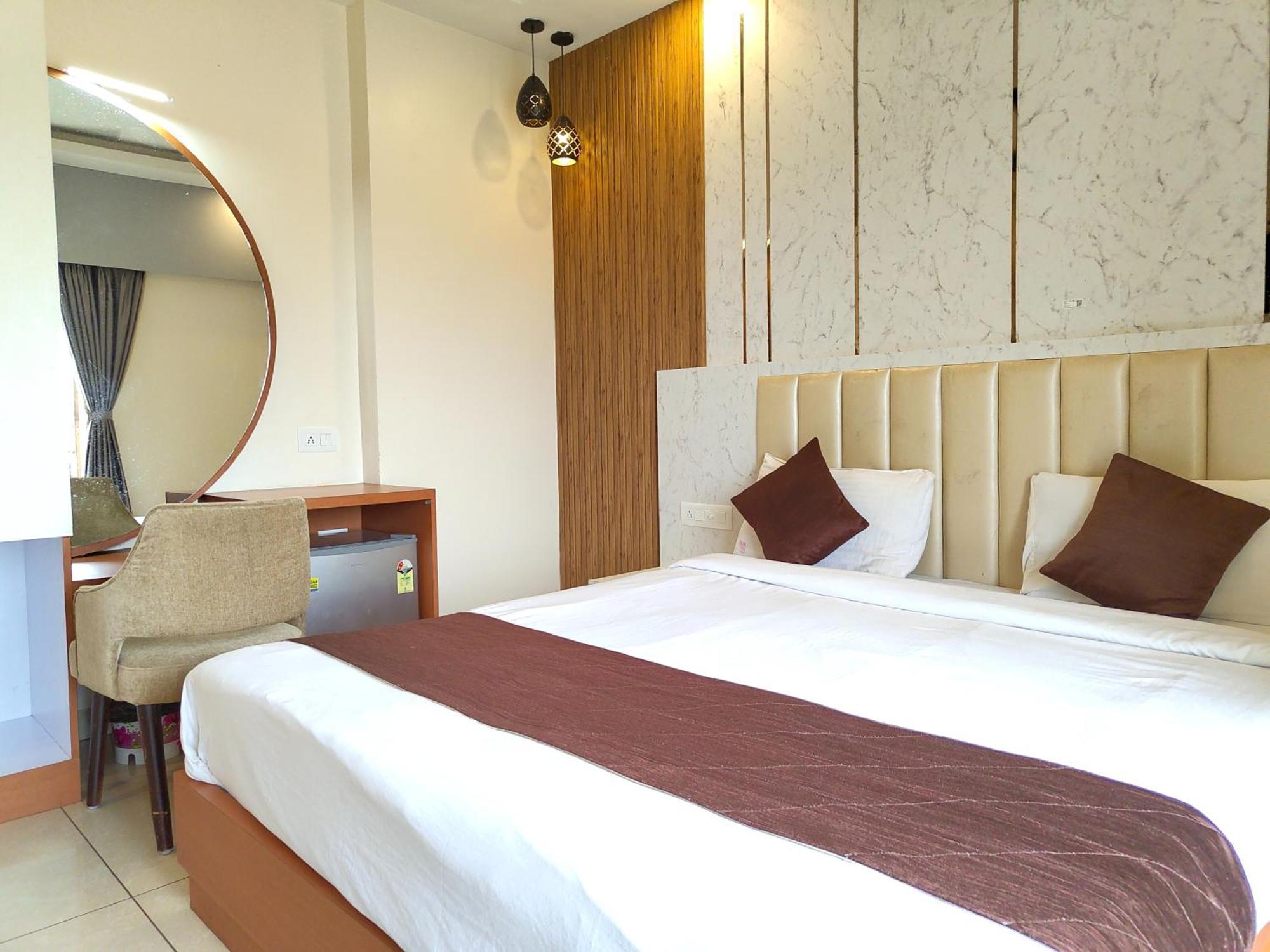 Grg Shree Gajanana Near Sea Beach Hotel 4*